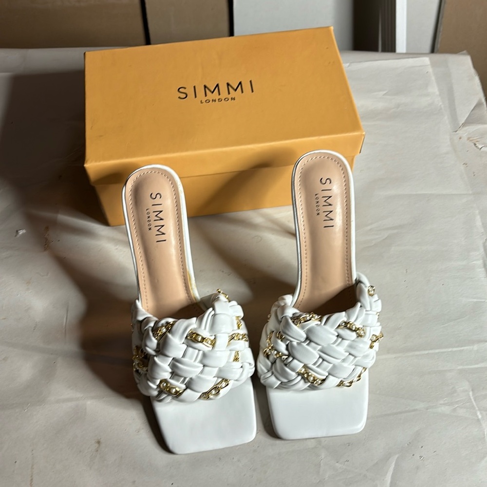 Simmi London BRANDY WHITE SATIN STILETTO MULES SiZE 8